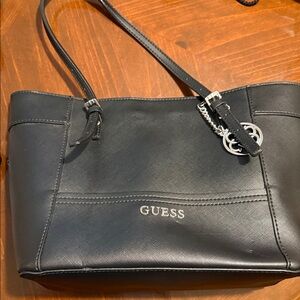 GUESS Elegant Black Shoulder Bag